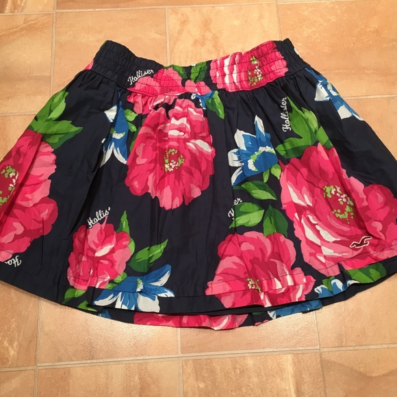 Hollister Dresses & Skirts - Hollister floral skirt